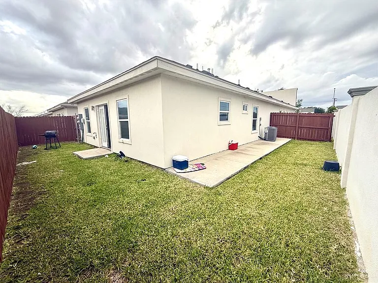 1600 Angelina Dr #4 — Photo 11