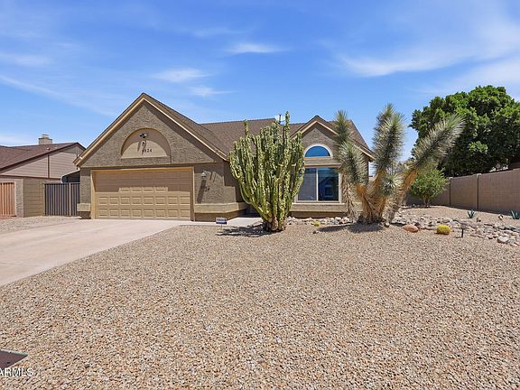 3rd image of 6824 W Cinnabar Avenue