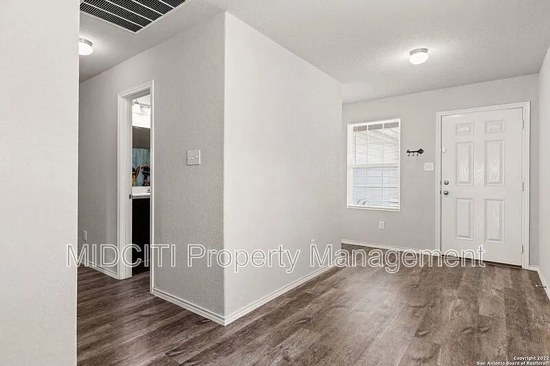 4 bed, 2.0 bath, 1616 sqft, $1,775 — Photo 4