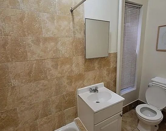 5th image of 529 W 48th St APT 15