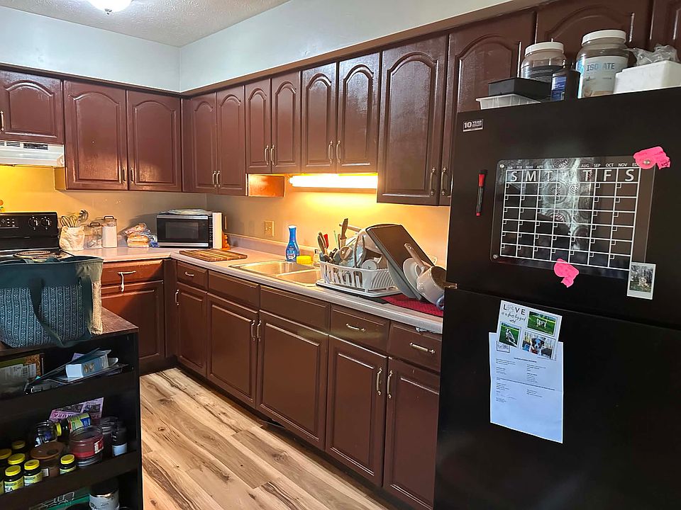 2nd image of 22 Townhouse Ln #5
