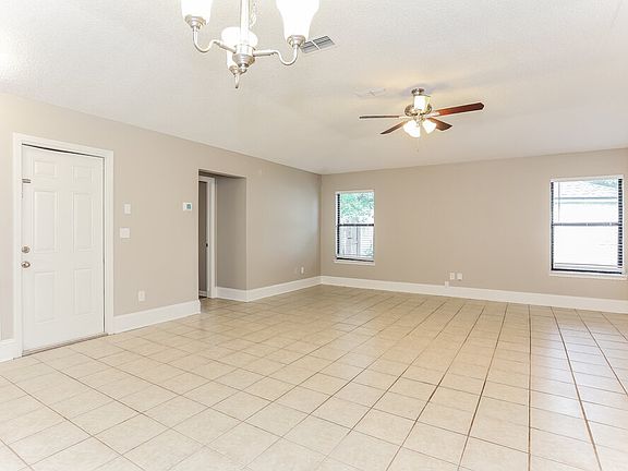 5th image of 248 Carriann Cove Trl W