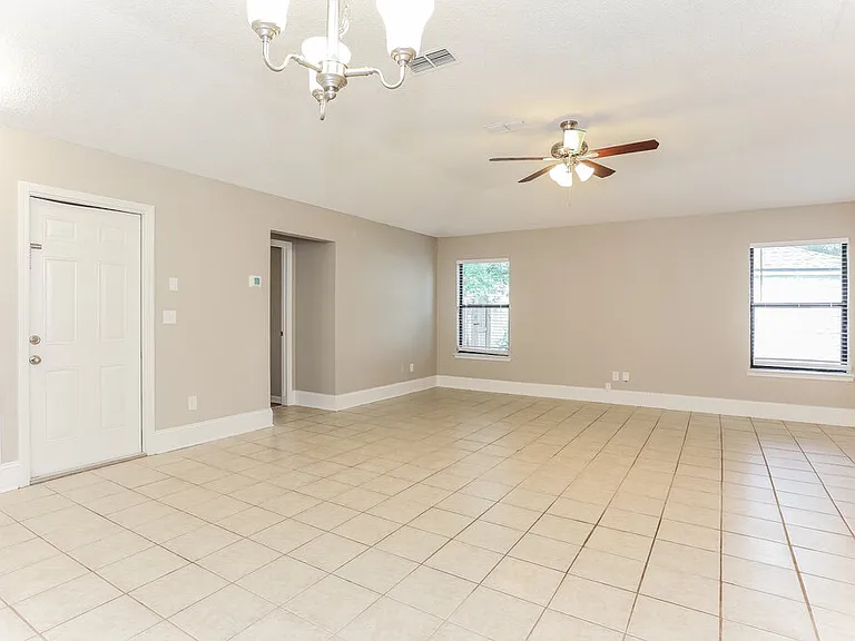 248 Carriann Cove Trl W — Photo 5