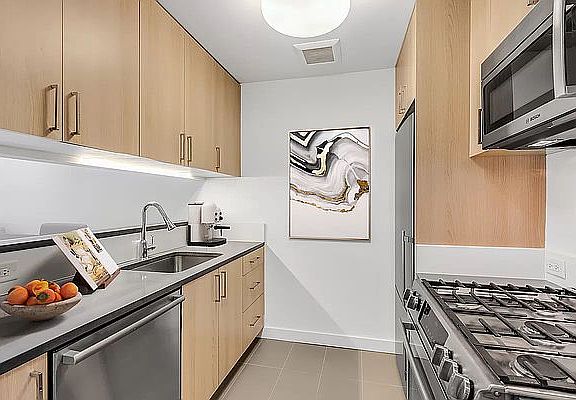 4th image of 200 E 39th St APT 5B