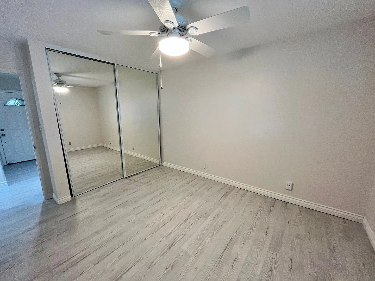 Bright and fresh 2-bed, 2-bath Lawndale Condo — Photo 4