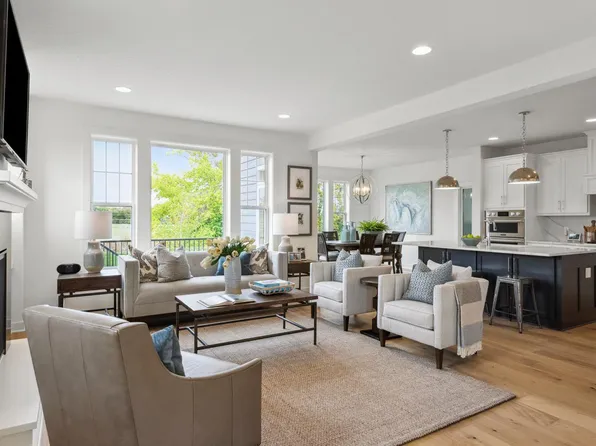 5211 Airlake Dr, Woodbury, MN 55129