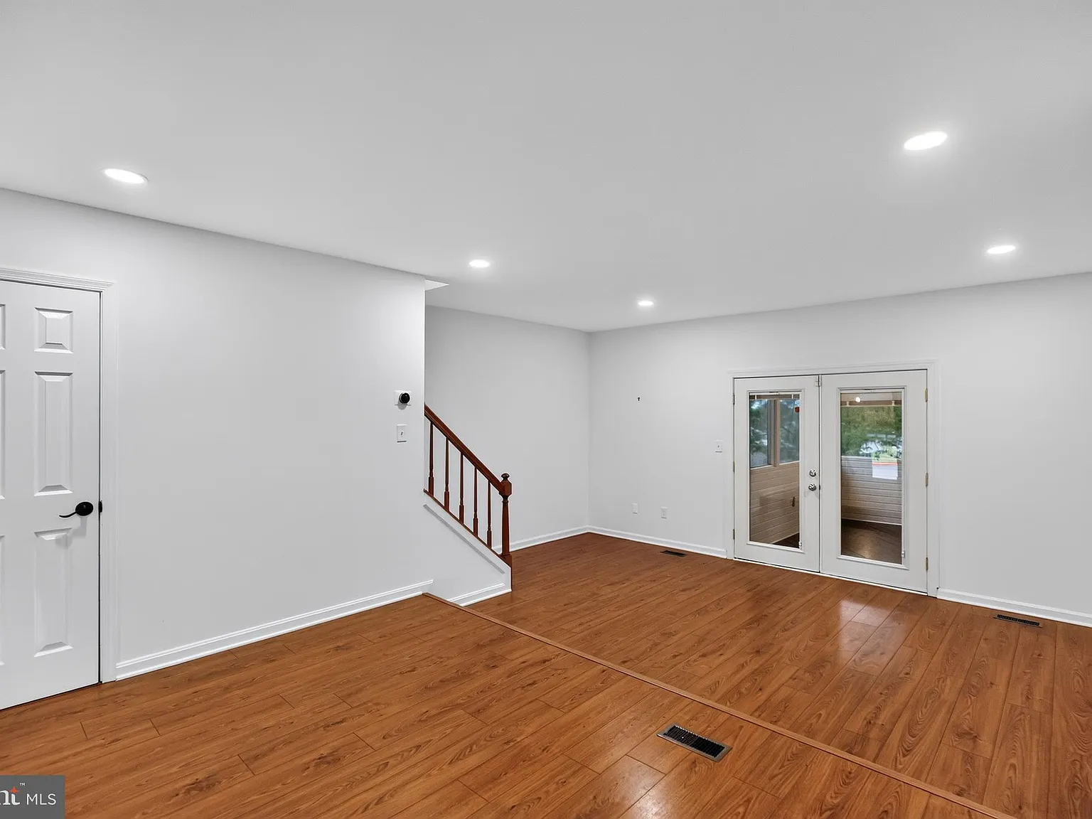 4 bed, 3.5 bath, 2080 sqft, $2,700 — Photo 4