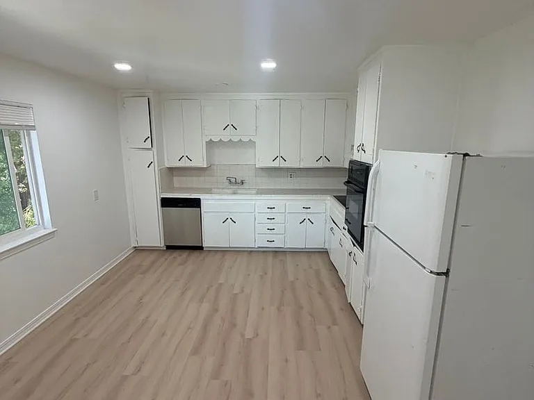 831 Opal Dr — Photo 4