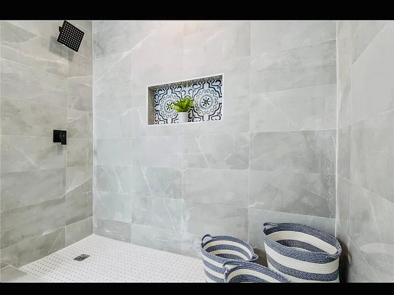 1305 E Osborne Ave — Photo 15