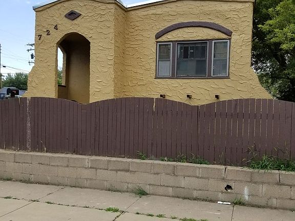 2nd image of 724 16th St #724