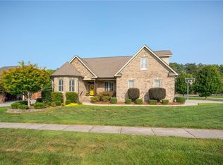 5800 Mabe Dr, Oak Ridge, NC 27310