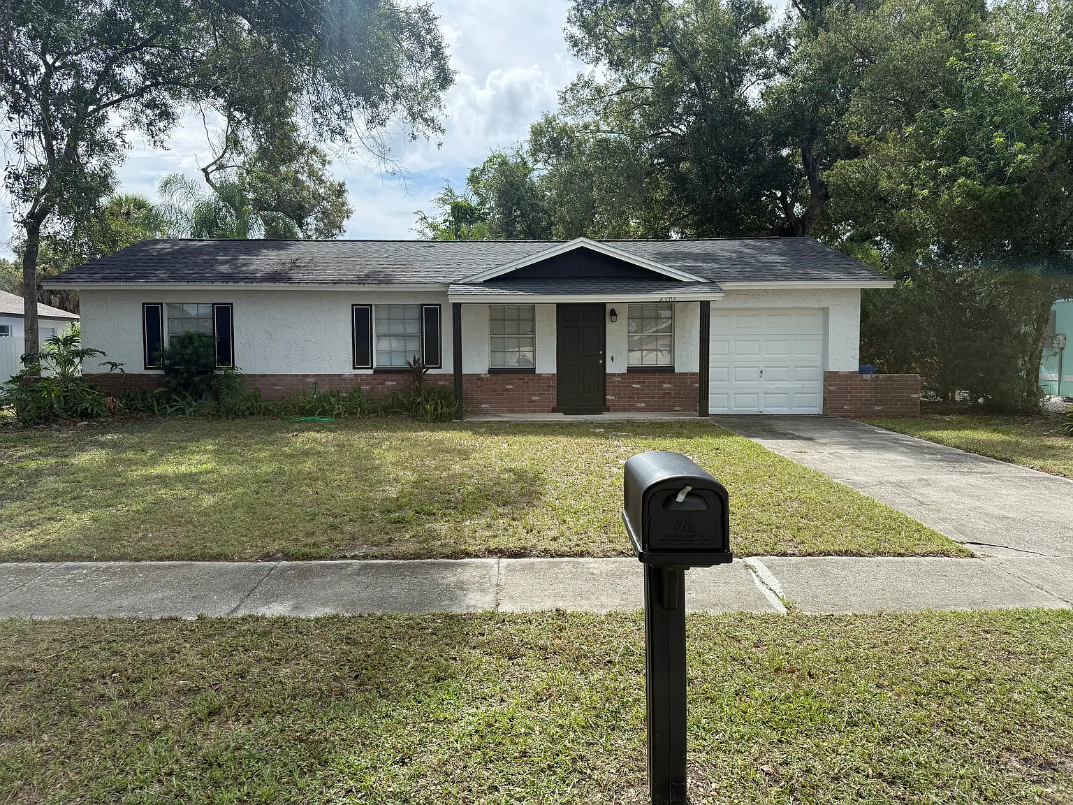 3 bed, 1.5 bath, 1100 sqft, $2,400 — Photo 1