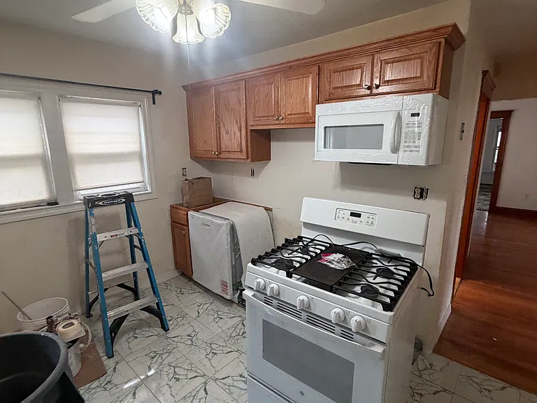 27 Carney St #1 — Photo 1