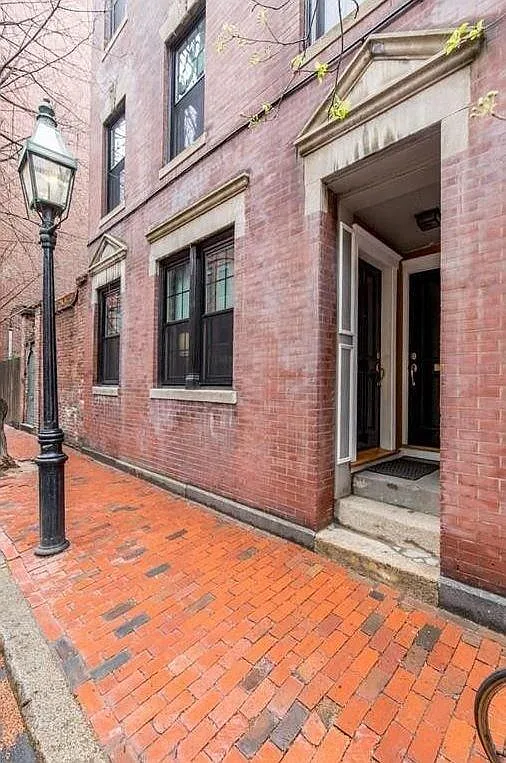 85 Myrtle St — Photo 2