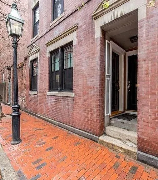 85 Myrtle St — Photo 2