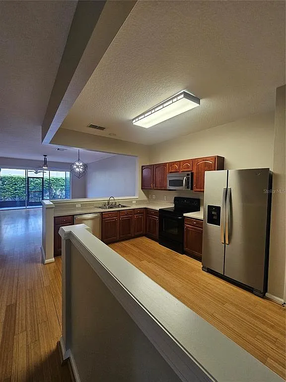 2 bed, 2.5 bath, 1550 sqft, $2,100 — Photo 3