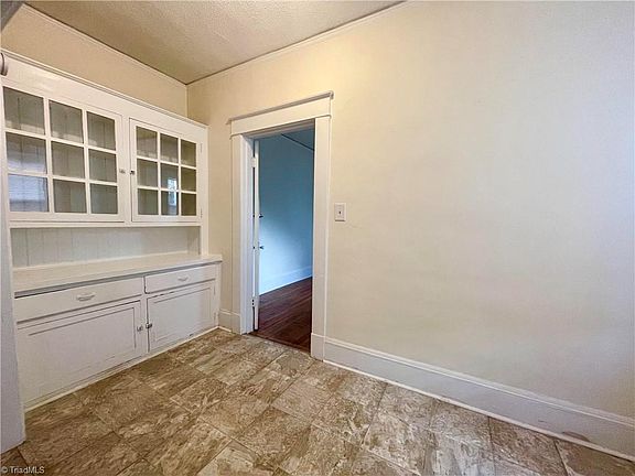 4th image of 1404 W Market St
