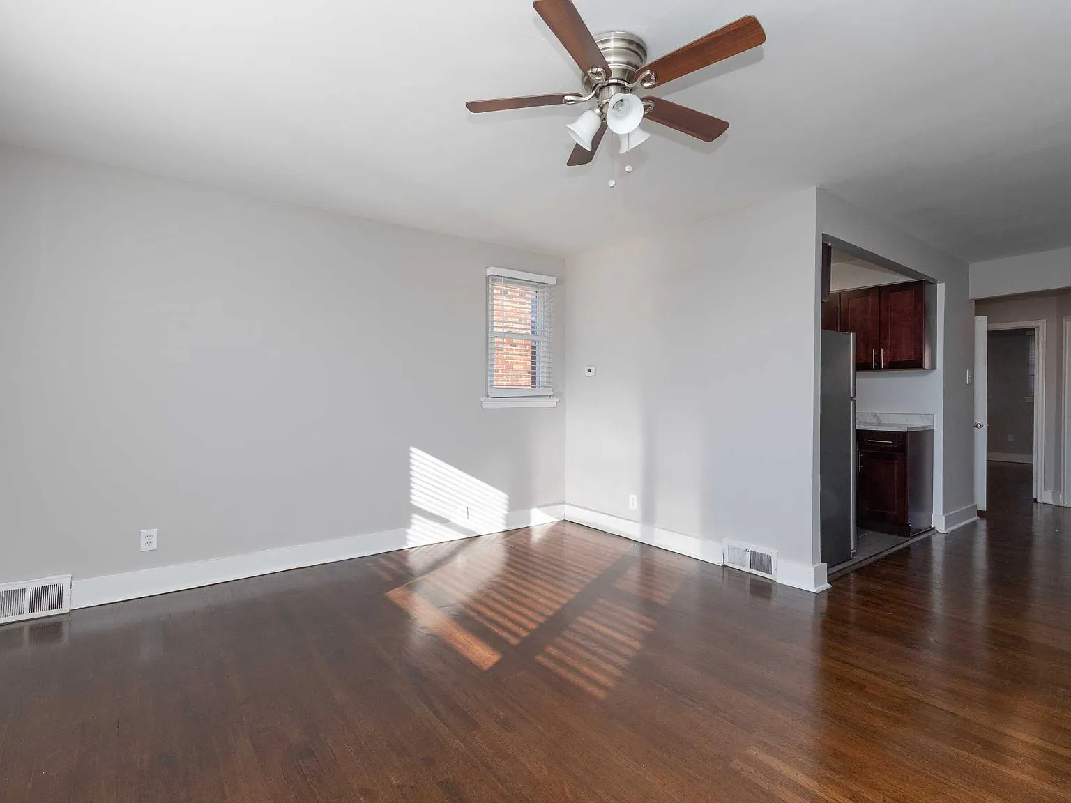 Airy Avenue Apartments — Photo 4
