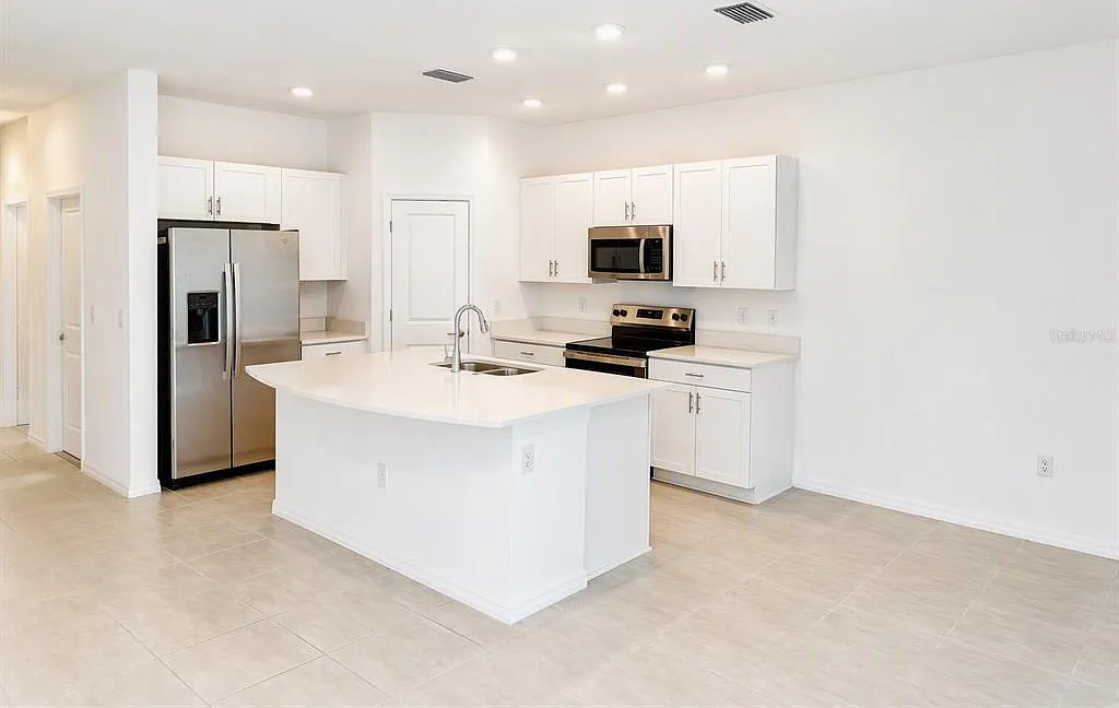 3 bed, 2.5 bath, 1417 sqft, $2,100 — Photo 3