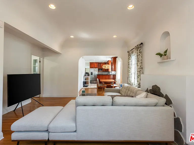 2310 Manning Ave — Photo 6