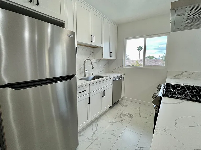 1411 N Fairfax Ave — Photo 7