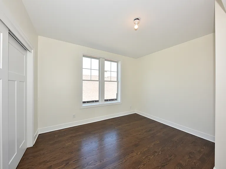 Front Apt - Mid Unit Bedroom Windows