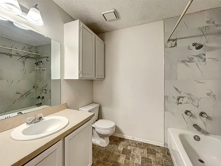 7000 Lincoln Dr — Photo 4