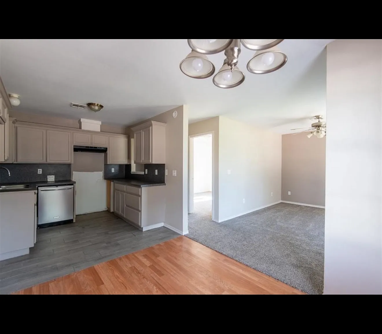 3 bed, 1000 sqft, $1,500 — Photo 2