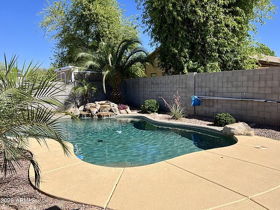 3rd image of 16870 W Saguaro Ln