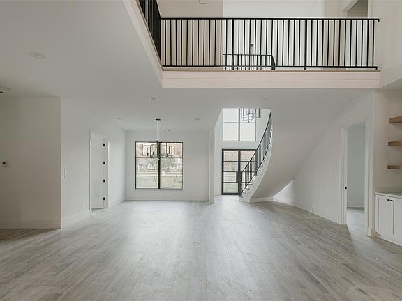 5th image of 8530 Halls Retreat Ct