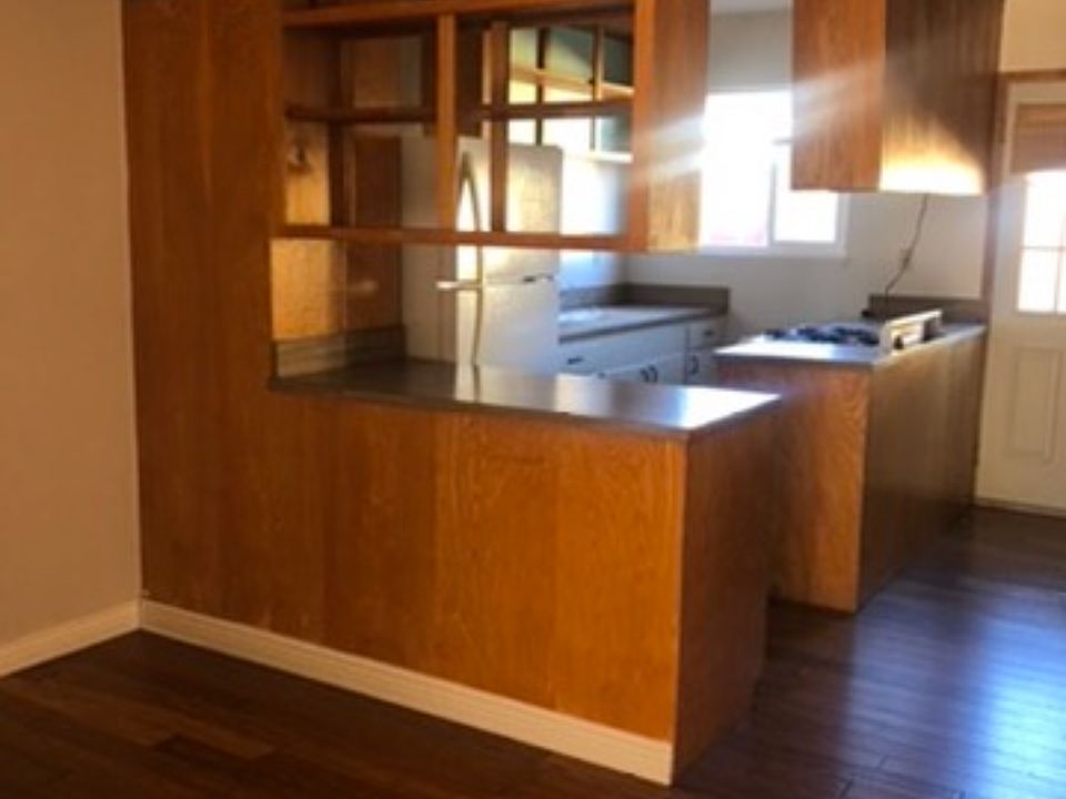 2nd image of 220 4th St