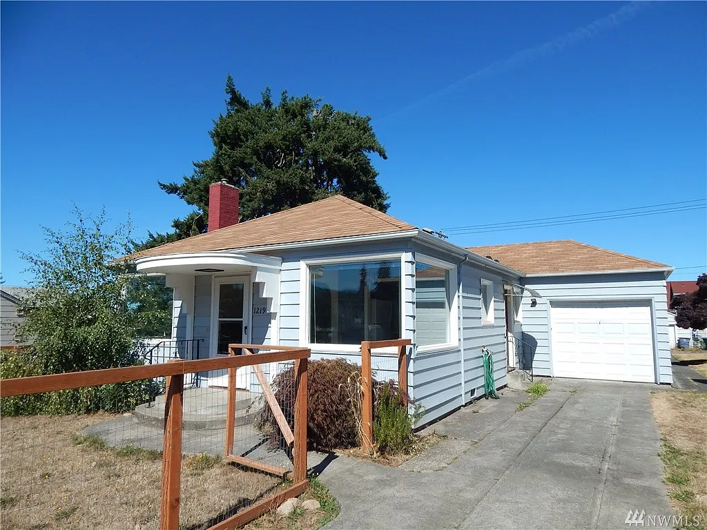 1219 E 4th St photo 1