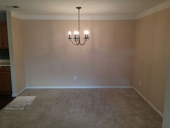Dining area w/ large molding