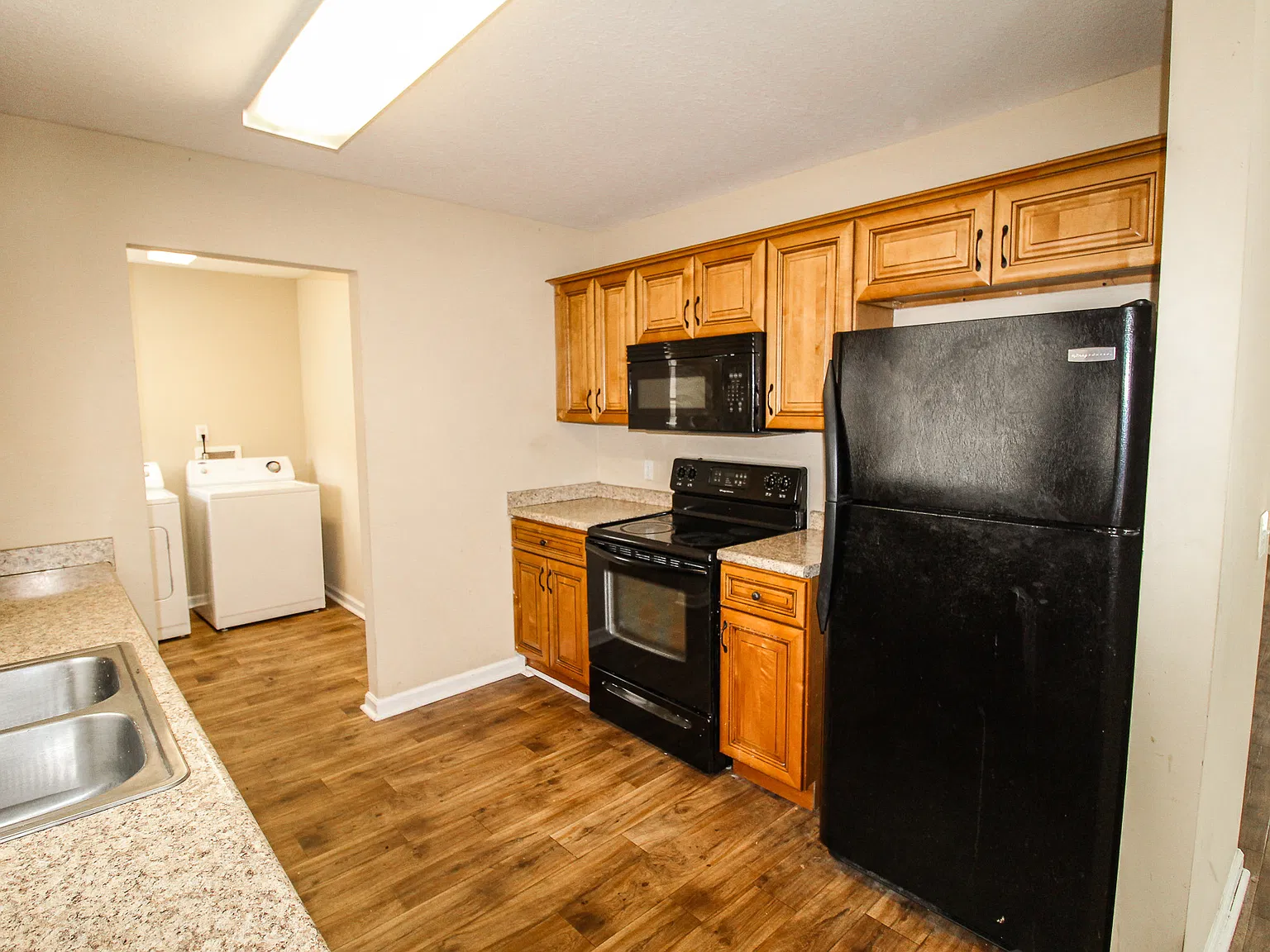 137 Herschel Drive - 1 — Photo 4