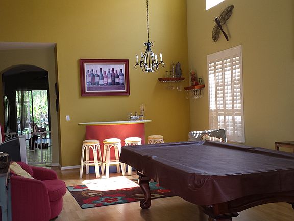 LIVING/DINING AREA