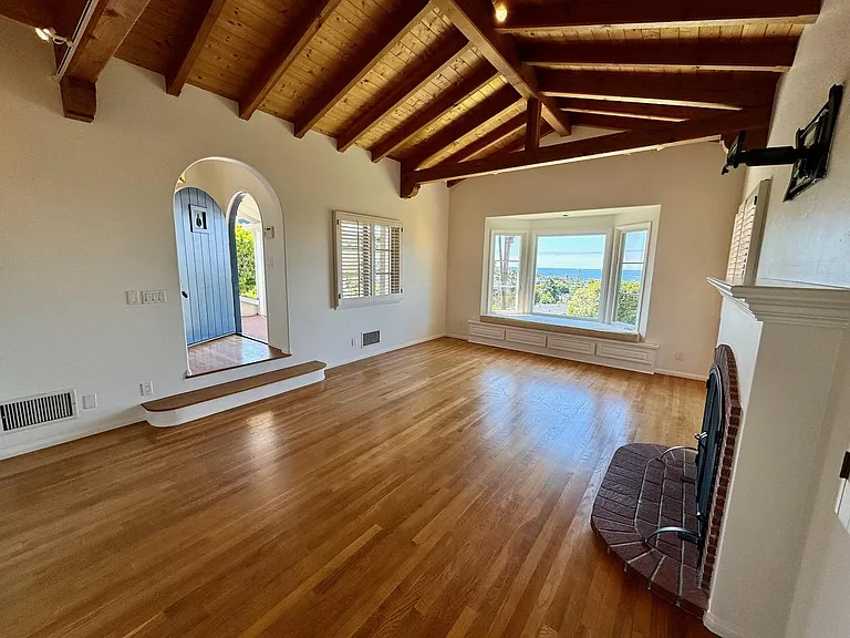 930 Skyline Dr — Photo 10