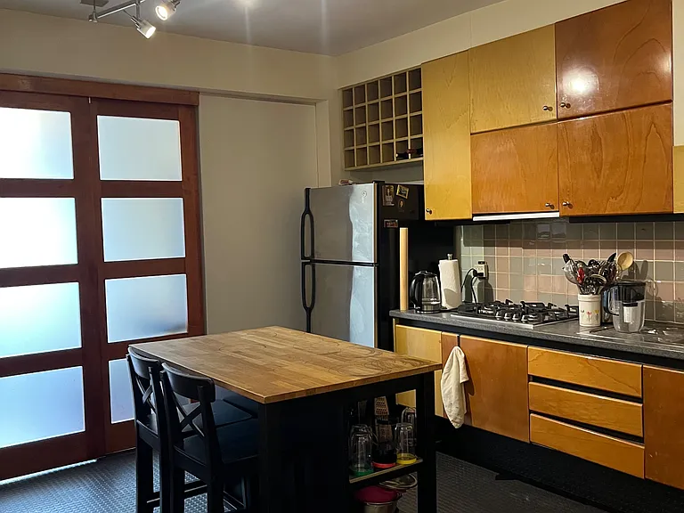 157 Medland St — Photo 3