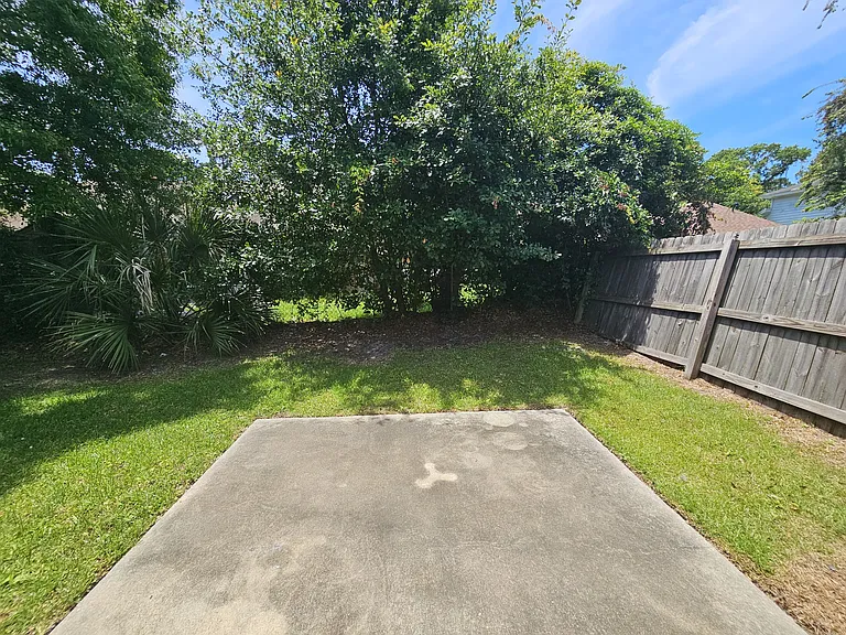 117 Hunt Club Ct — Photo 12