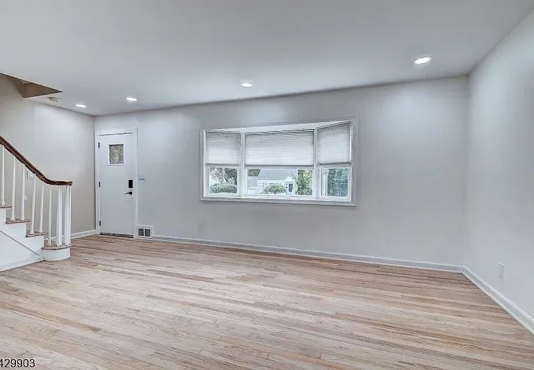 9 Park Dr — Photo 2