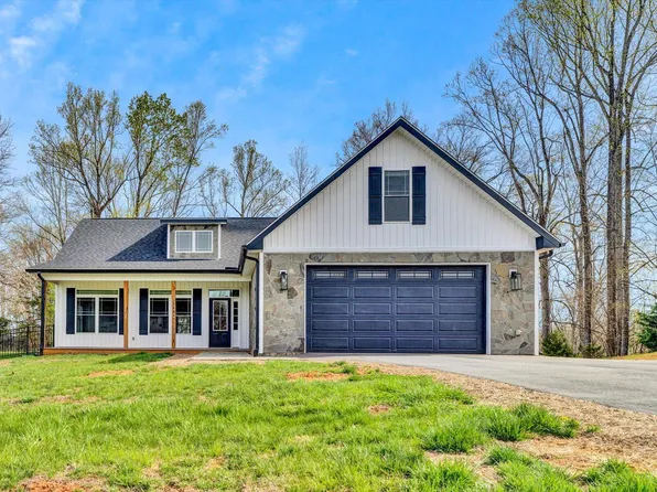 380 N Church Dr, Hardy, VA 24101