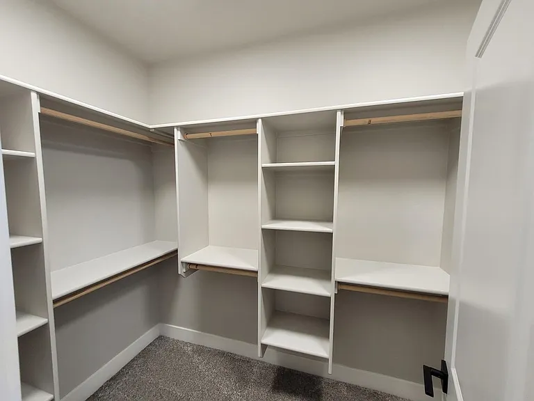 546 W Broadway Ave — Photo 12