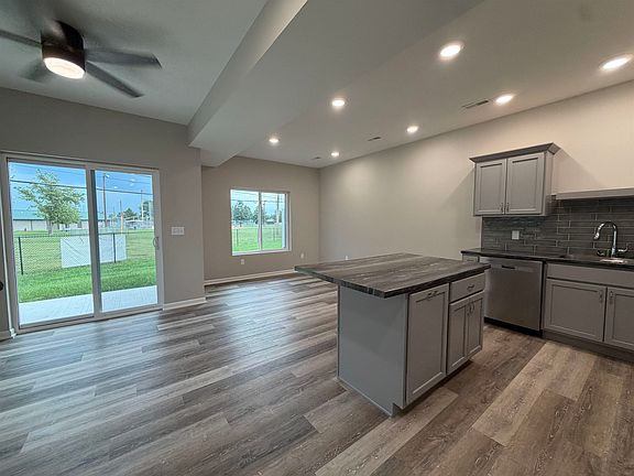5th image of 708 4th St