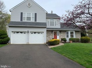 13 Armstrong Cir, Newtown, PA 18940
