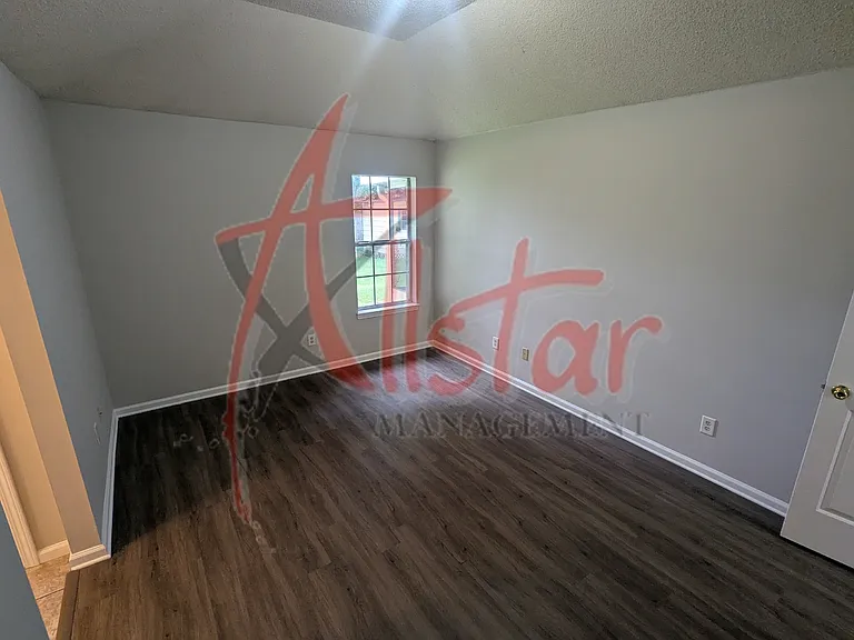 2922 Waverly Dr — Photo 12