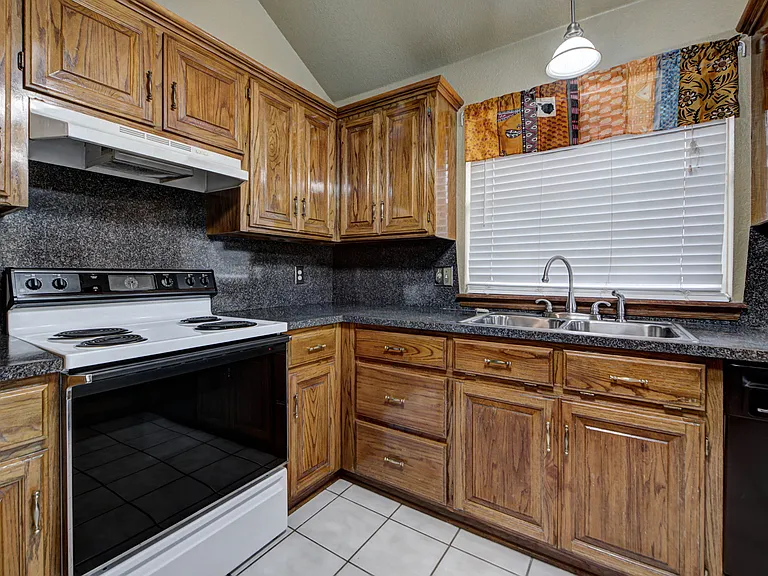 2912 Edinburg Dr — Photo 18