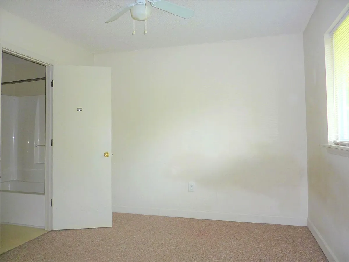 Building Photo - 303 Smith Level Rd #F31