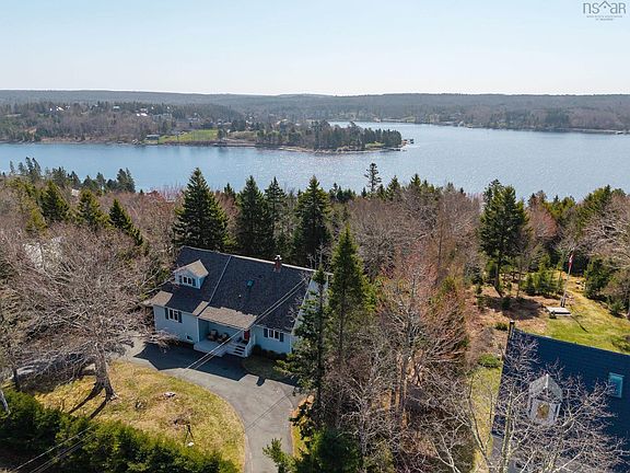 2nd image of 554 Indian Point Rd