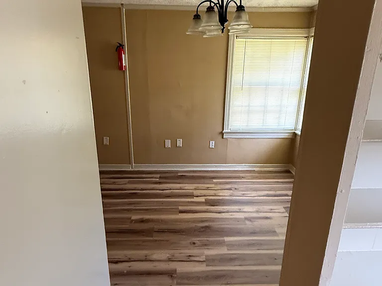 805 Alvaredo St — Photo 7