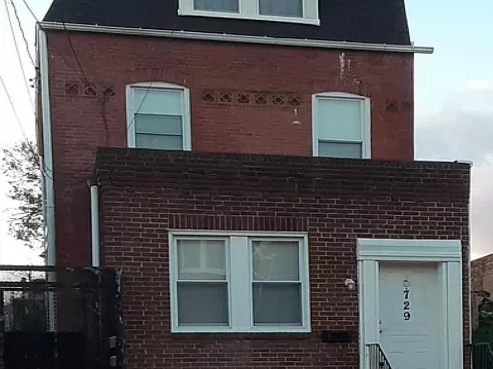 This is a picture of the front of the apartment building. It is gated on the left side which would be the main outside entrance. You have private entrance on the inside for a 1st floor apartment.