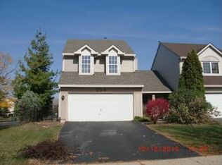 20 W Rosewood Ln, Round Lake Beach, IL